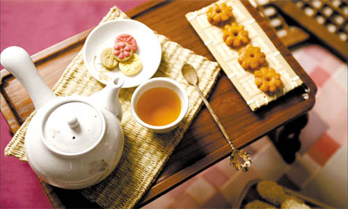 Korean tea and traditional snacks